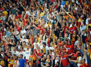 Hz Peygamber için öyle bir pankart açtılar ki ! Hz Peygamber için öyle bir pankart açtılar ki !