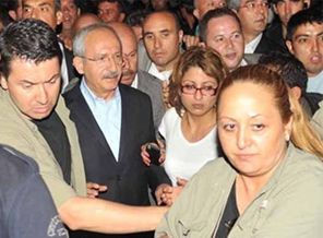 Zafer kutlamasında AK Parti-CHP atışması Zafer kutlamasında AK Parti-CHP atışması