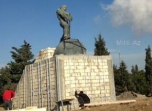 Qalmaqallı heykəl tapıldı