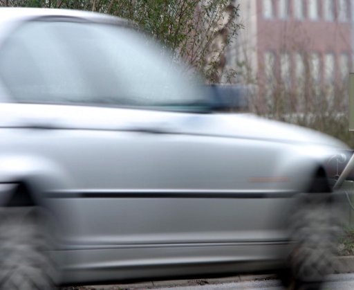 Betrunkener rast mit 120 Stundenkilometern durch Ortschaft