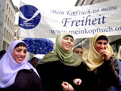 Muslime sind gegen Kopftuchverbot