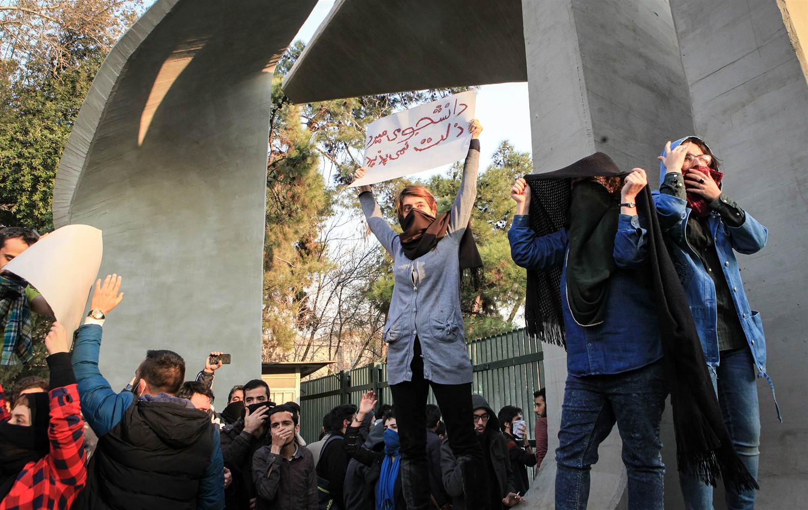 171230-iran-protest-2-ew_edd4f085896f00caa4c339c0cc62d5a0.nbcnews-ux-2880-1000