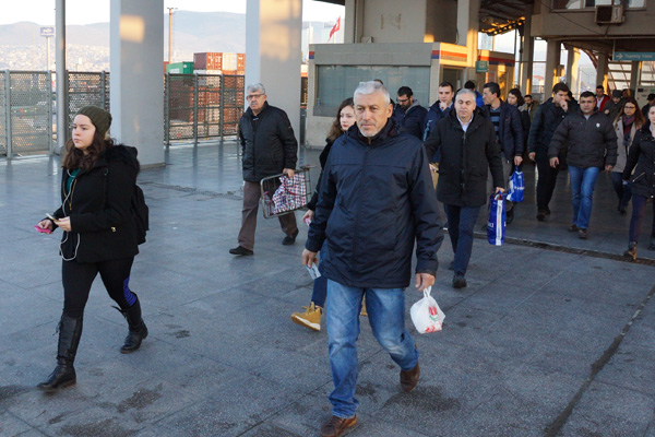 İZBANdaki-grev-İzmir'in-trafiğini-felç-etti1