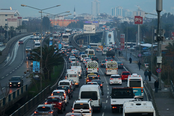 İZBANdaki-grev-İzmir'in-trafiğini-felç-etti2