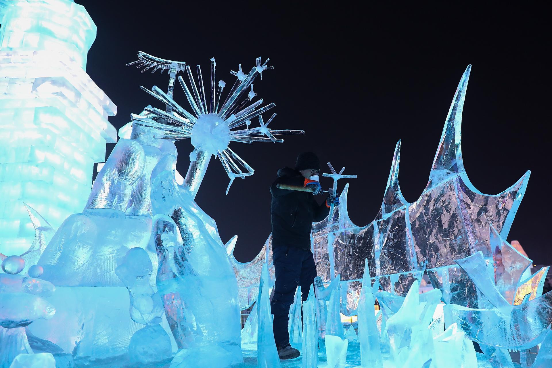 Ледовый праздник. Харбин фестиваль льда и снега 2020. Ольхон фестиваль ледяных скульптур. Харбинский фестиваль ресторан изо льда. Ледяные скульптуры на Ольхоне.