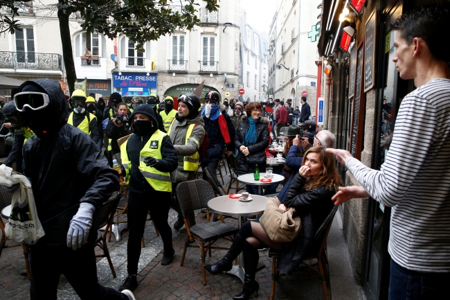 2019-01-12T163624Z_262712090_RC1C3A5DF6C0_RTRMADP_3_FRANCE-PROTESTS