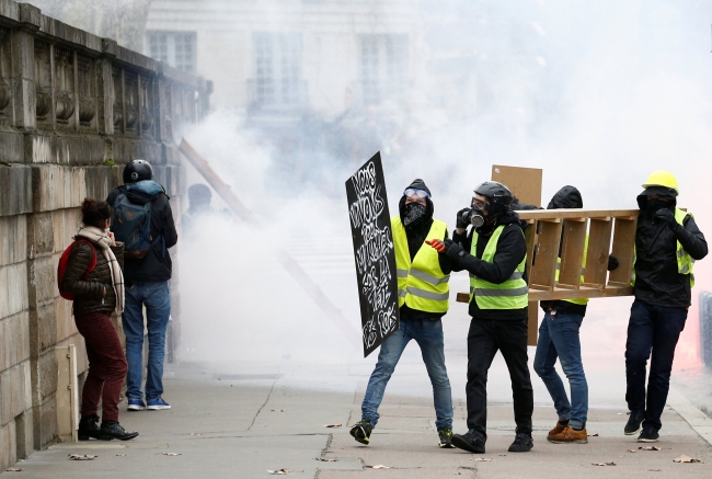 2019-01-12T164955Z_49616802_RC183D1EF940_RTRMADP_3_FRANCE-PROTESTS