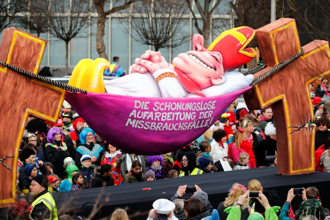 2019-03-04T133534Z_533469285_RC1E87D07250_RTRMADP_3_GERMANY-CARNIVAL-DUSSELDORF