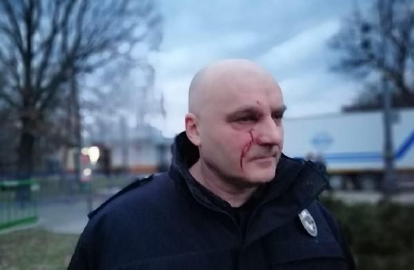 Aşırı milliyetçi grup Poroşenkonun konvoyuna saldırdı3