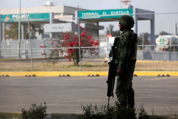 ABD ordusu aylarca daha Meksika sınırında1