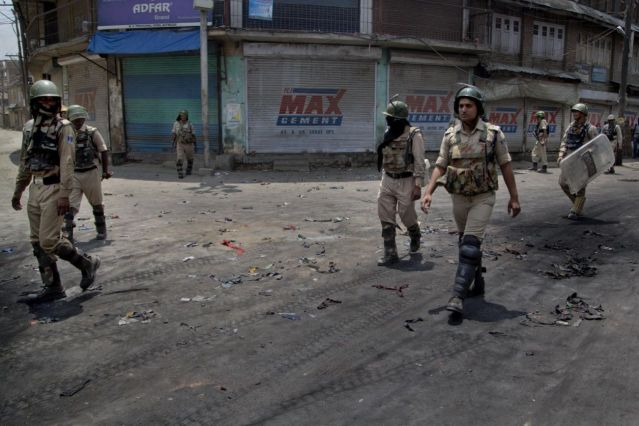 Clashes-in-Kashmir-kill-nine-people
