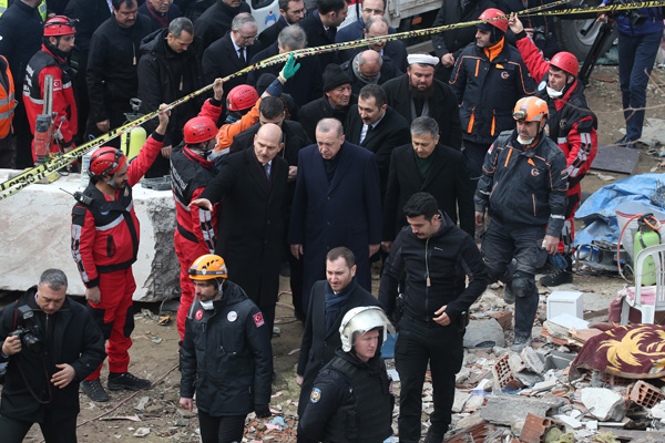 Erdoğan-Kartal'daki-enkaz-alanında2