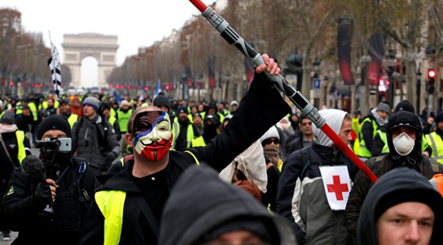 Fransada ‘Sarı Yelekliler'in protestosu başladı7