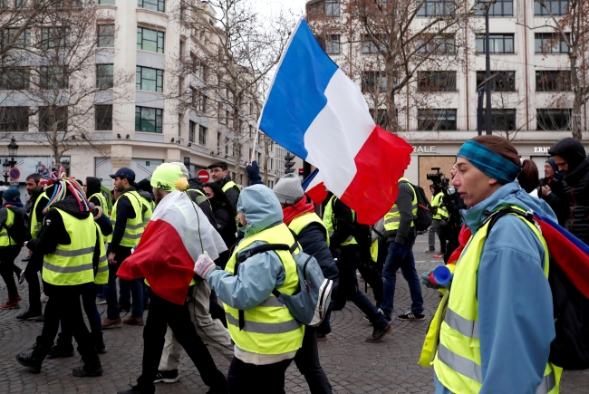 Fransada ‘Sarı Yelekliler'in protestosu başladı8