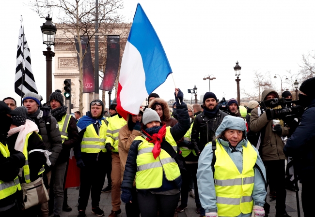 Fransada ‘Sarı Yelekliler'in protestosu başladı9
