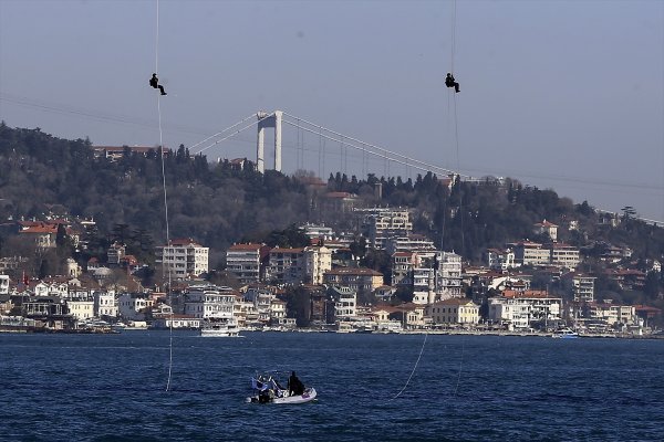 Kadın komandolar, İstanbul Boğazı'na halatla indi2
