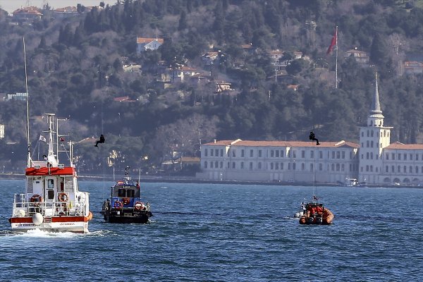 Kadın komandolar, İstanbul Boğazı'na halatla indi3