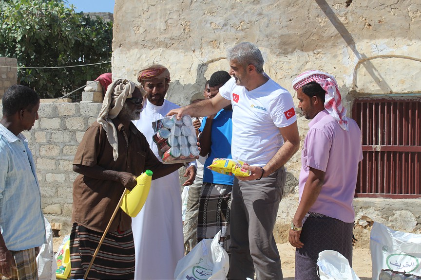 Sadakataşı Derneğinden Yemende gıda yardımı