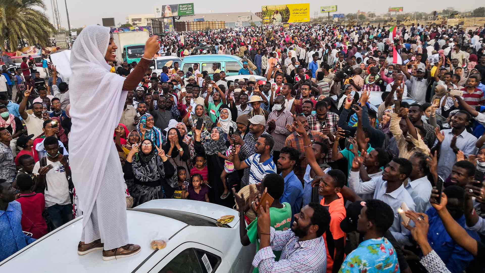 alaa-salah-la-joven-que-se-ha-convertido-en-un-icono-de-las-protestas-en-sudan