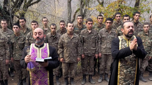 ermenistan-da-papazlar-cocuk-yastaki-askerleri-13711141_5742_m