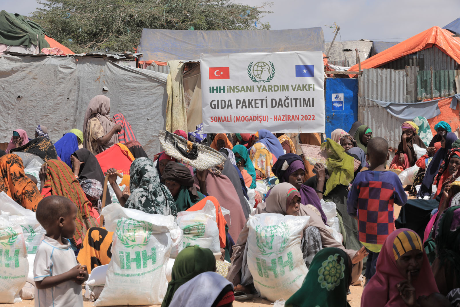 İHH Somali'de 10 bin 520 adet gıda kolisi dağıttı (10)