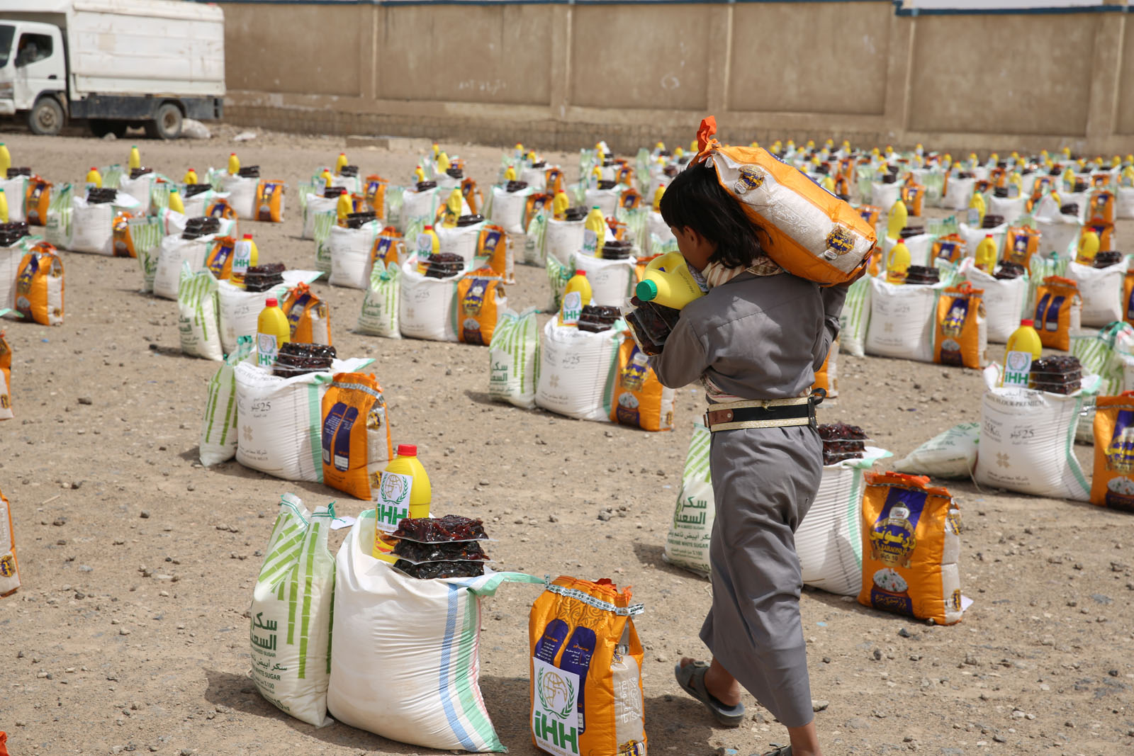 İHH'dan Yemenli ihtiyaç sahiplerine destek (11)