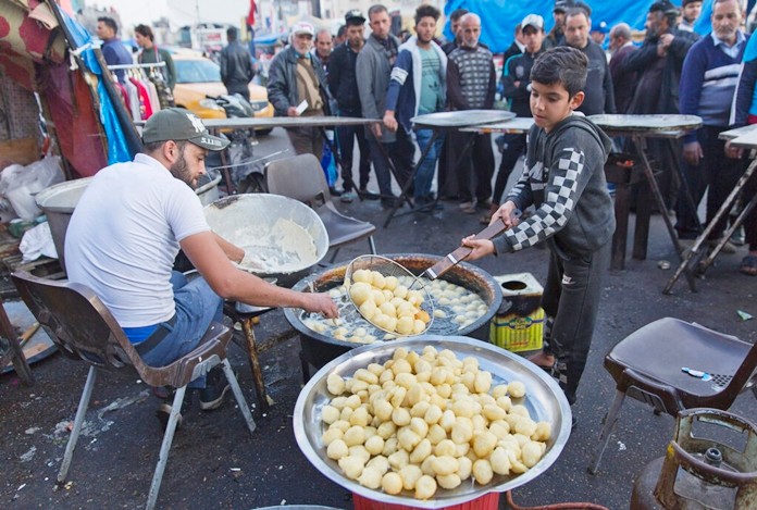 16-12-19-w-06-Home-cooked-food-in-Iraqi-square