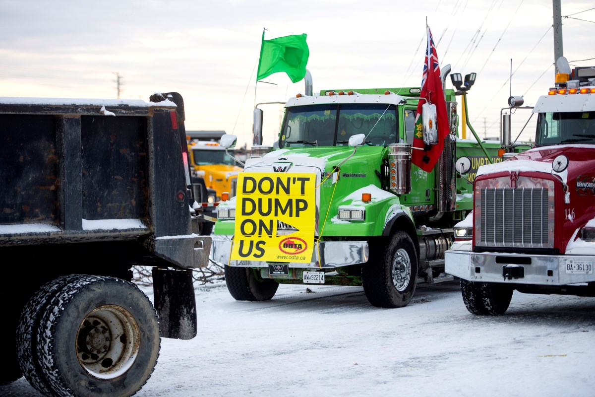 2020-12-31-dump-truck-protest-ash-1