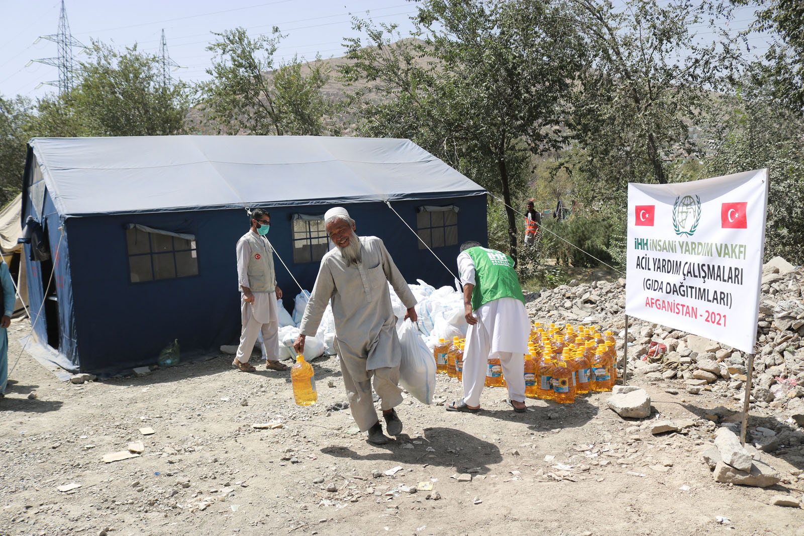 Afganistan'da 8 bin kişiye yardım