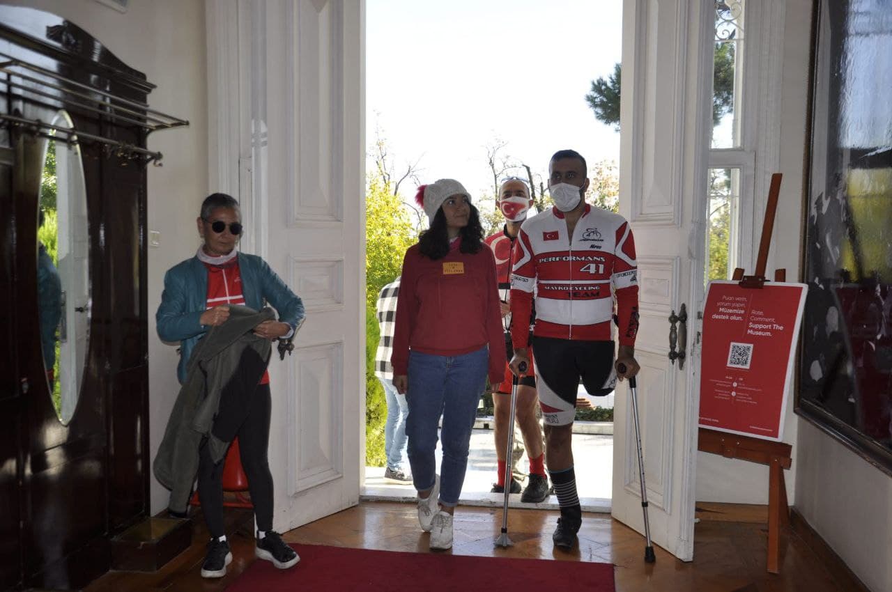 bisiklet-ekibi-Bursa-Atatürk-evini-ziyaret-etti