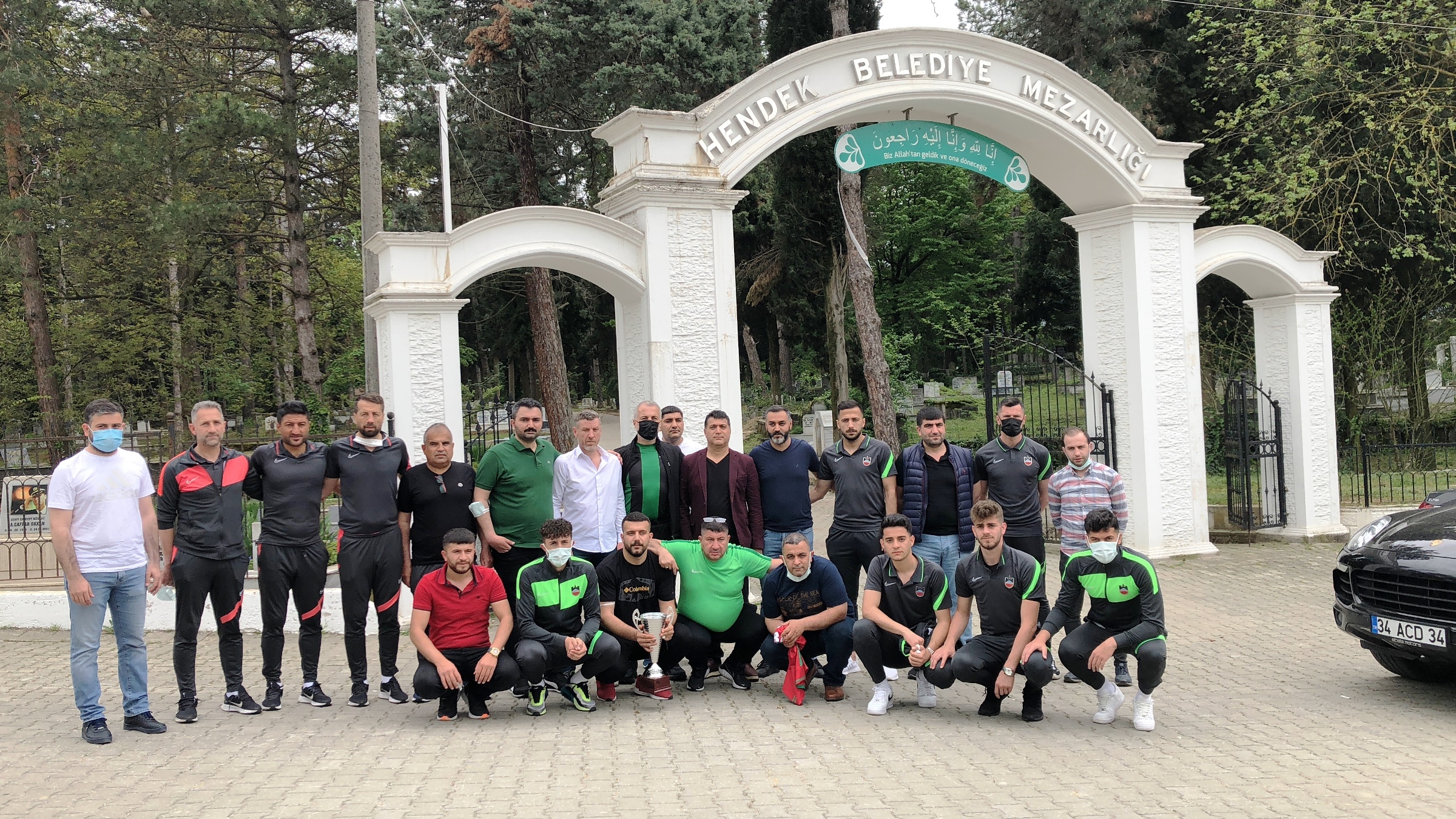 diyarbekirspor-sampiyonluk-kupasini-sehit-gaffar-okkanin-mezarina-goturdu_9402_dhaphoto1