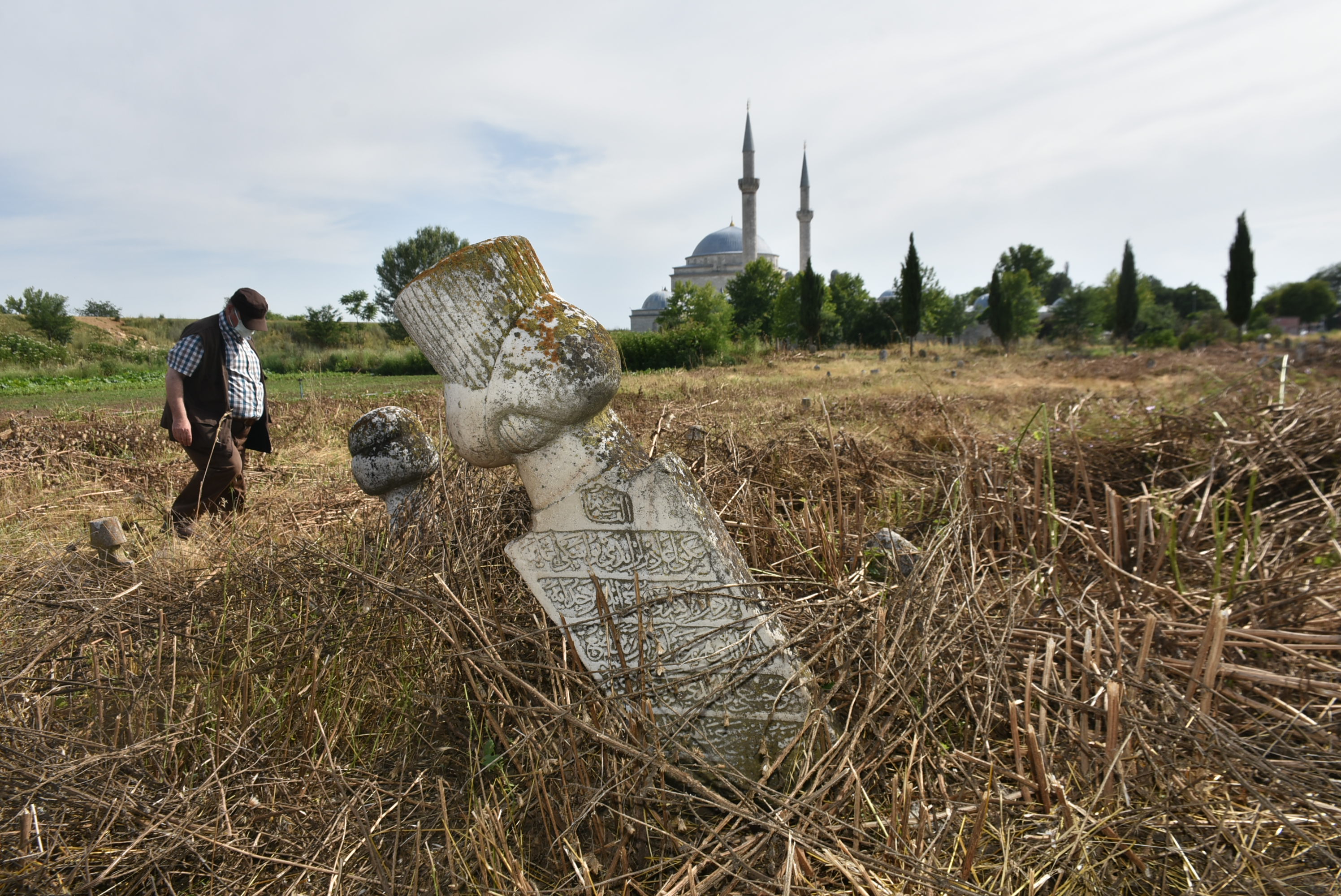 osmanli-mezarliginin-taslari-dolgu-icin-kullanilmis_5796_dhaphoto8