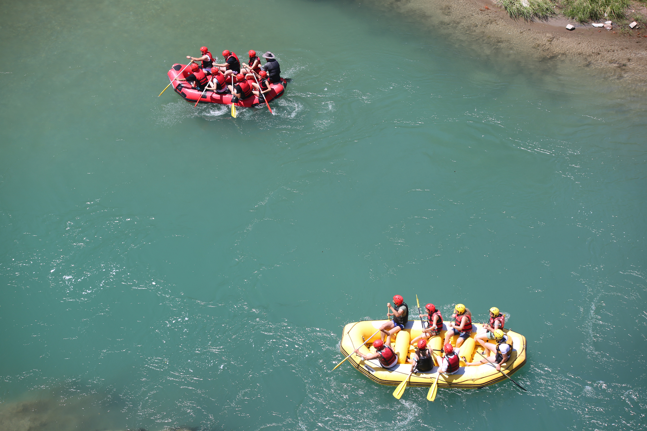 saglik-calisanlari-farkindalik-icin-munzur-cayinda-rafting-yapti_6049_dhaphoto5