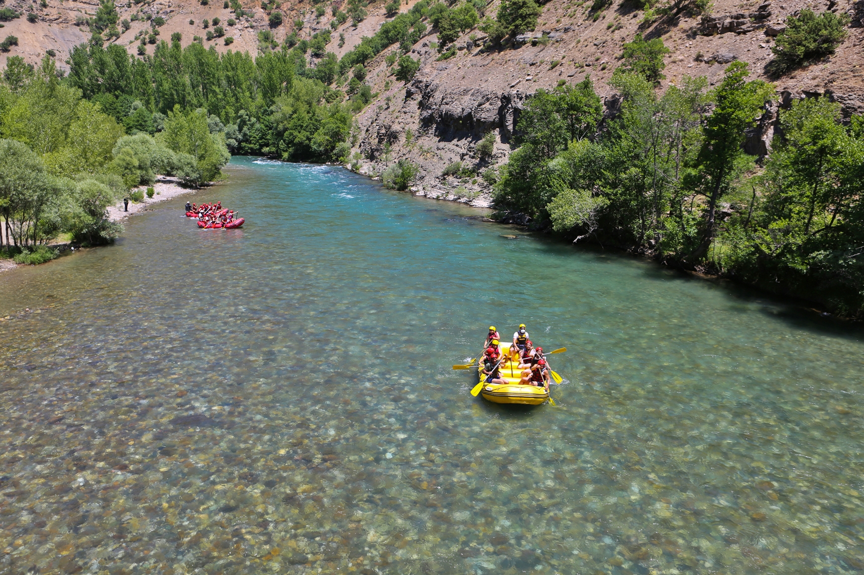 saglik-calisanlari-farkindalik-icin-munzur-cayinda-rafting-yapti_6049_dhaphoto8