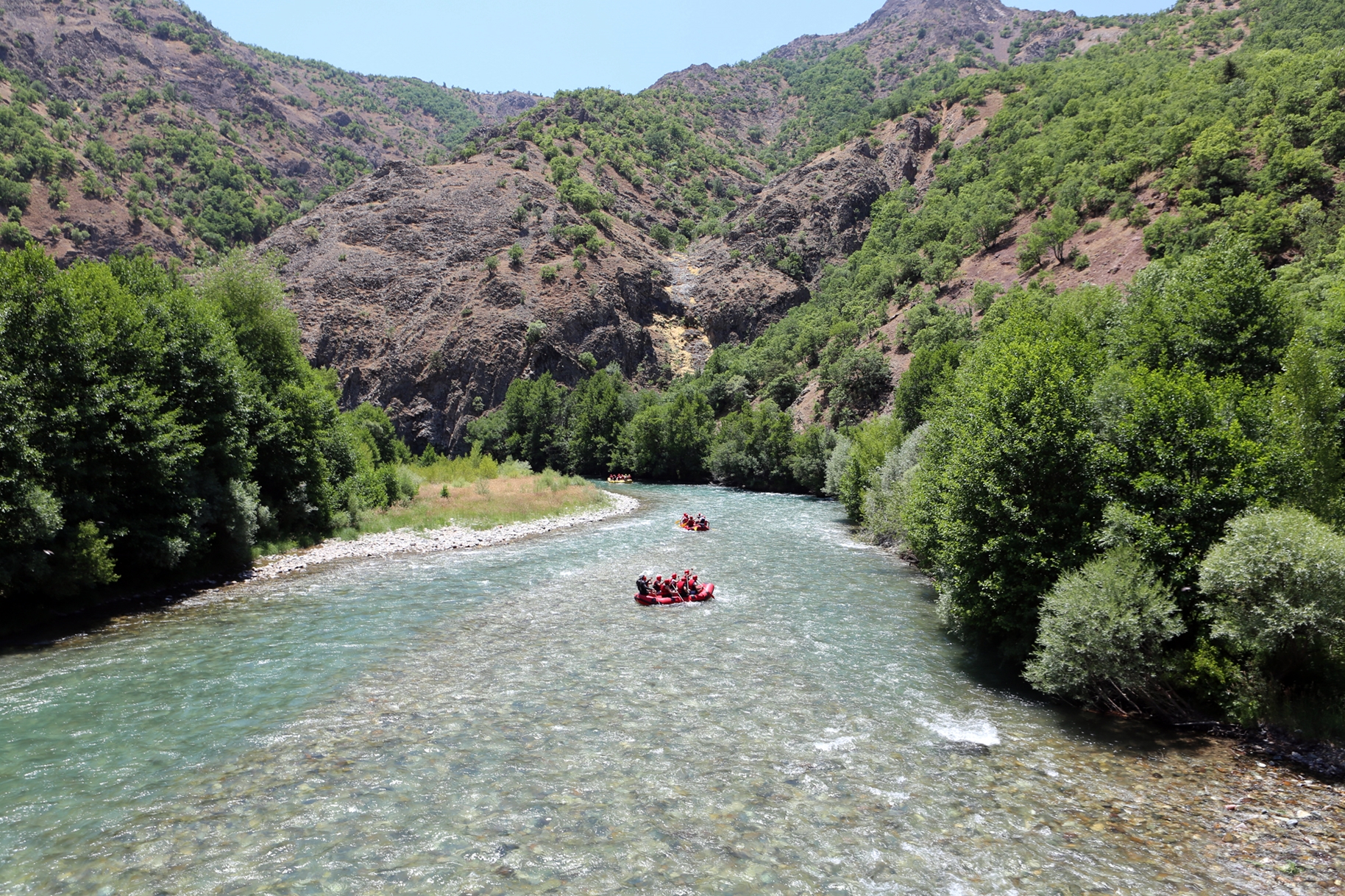 saglik-calisanlari-farkindalik-icin-munzur-cayinda-rafting-yapti_6049_dhaphoto9