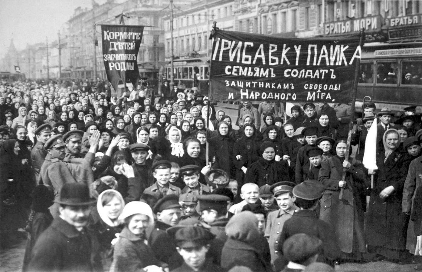 striking-putilov-workers-on-the-first-day-of-the-february-revolution-st-petersburg-russia-1917-artist-anon-464434763-58e846325f9b58ef7ec66691