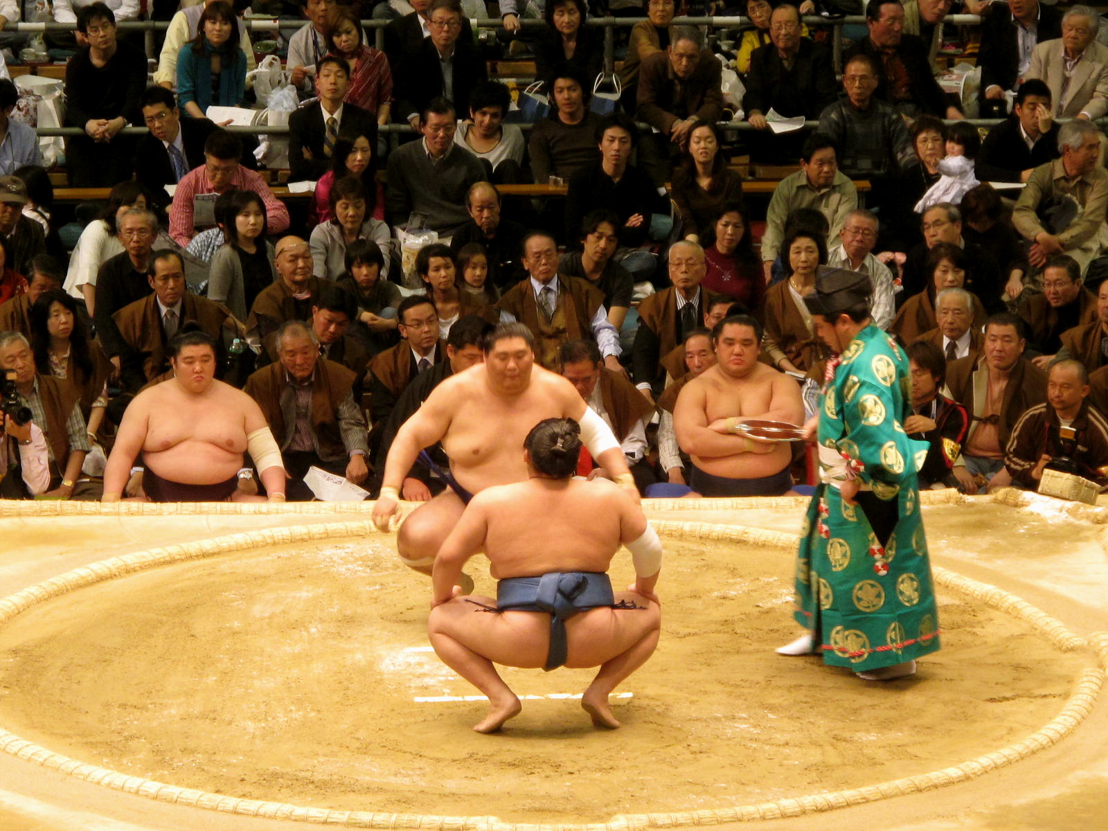 sumo-wrestling-in-Japan