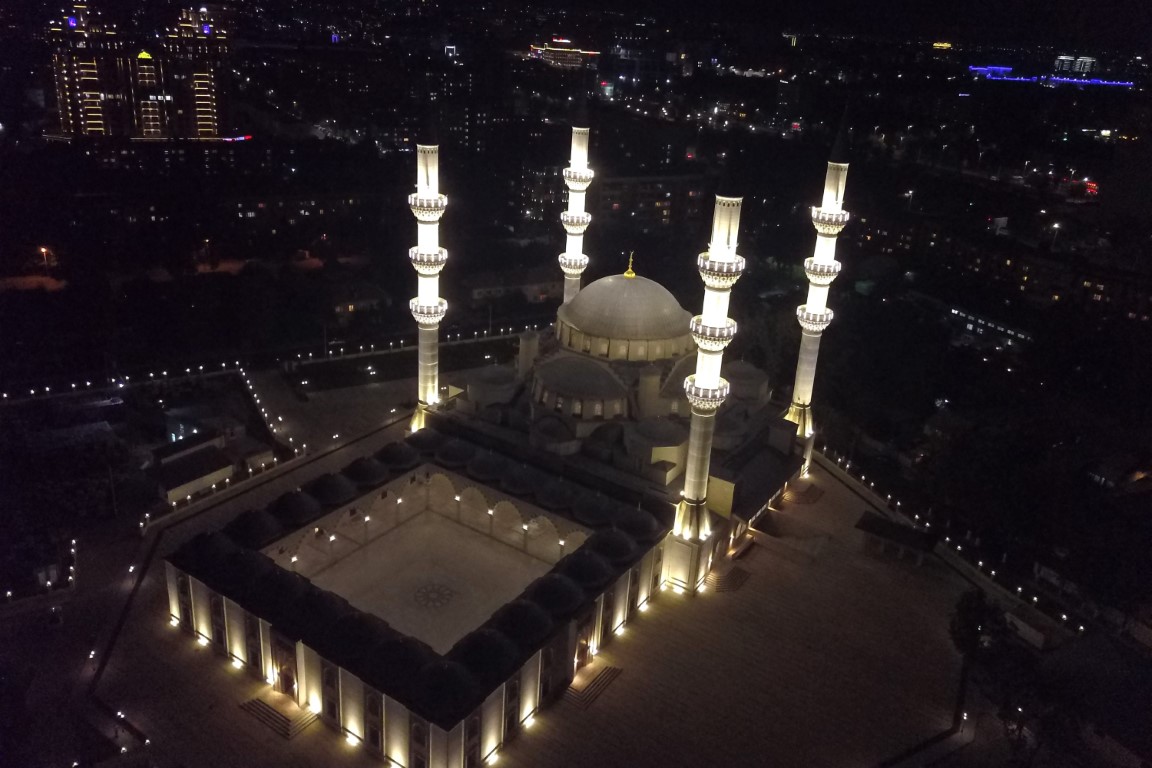 Kırgızistan Bişkek Cumhuriyet Merkez İmam Serahsi Camii (1)