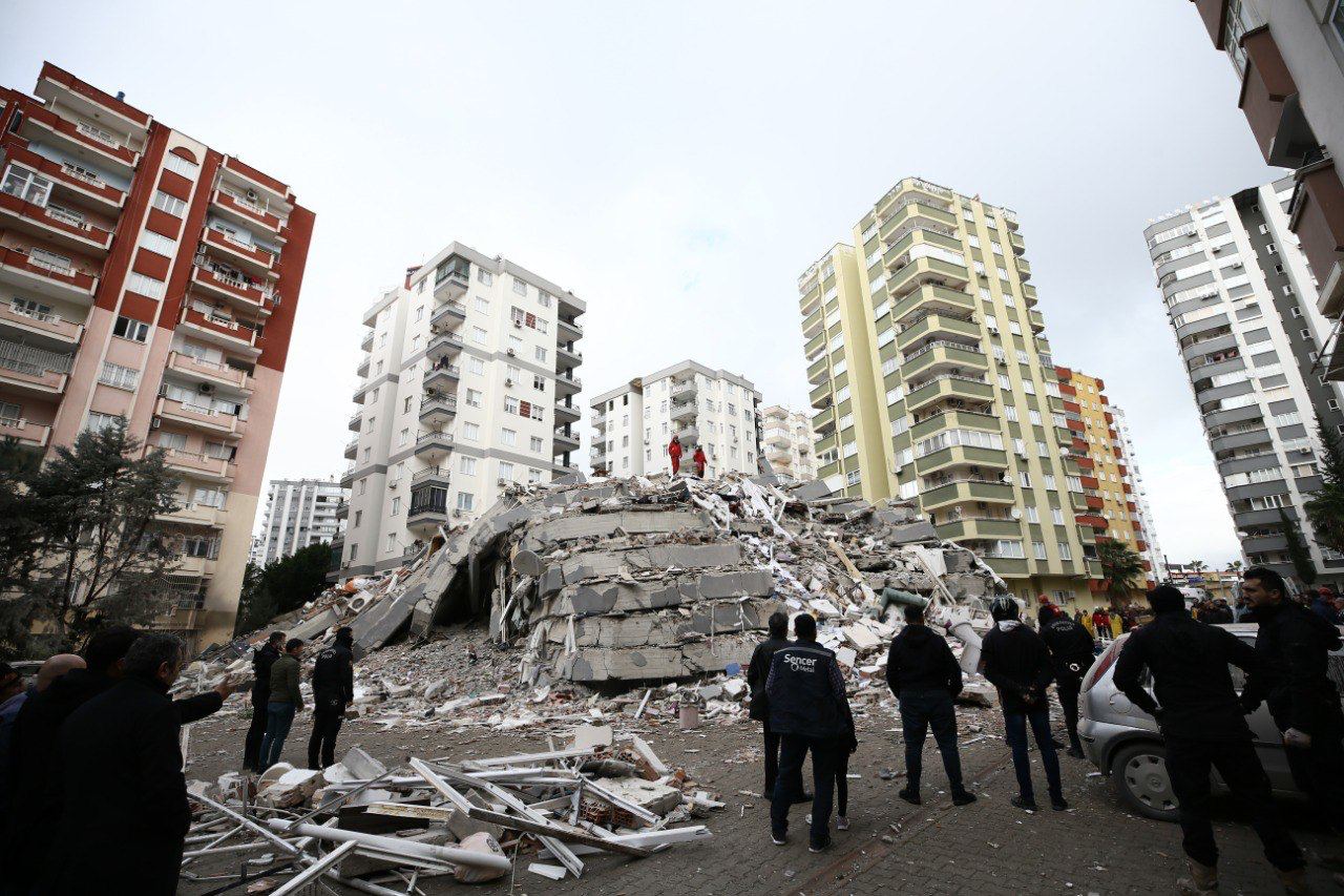 İHH 1390 kişilik arama kurtarma ekibiyle deprem bölgesinde (1)