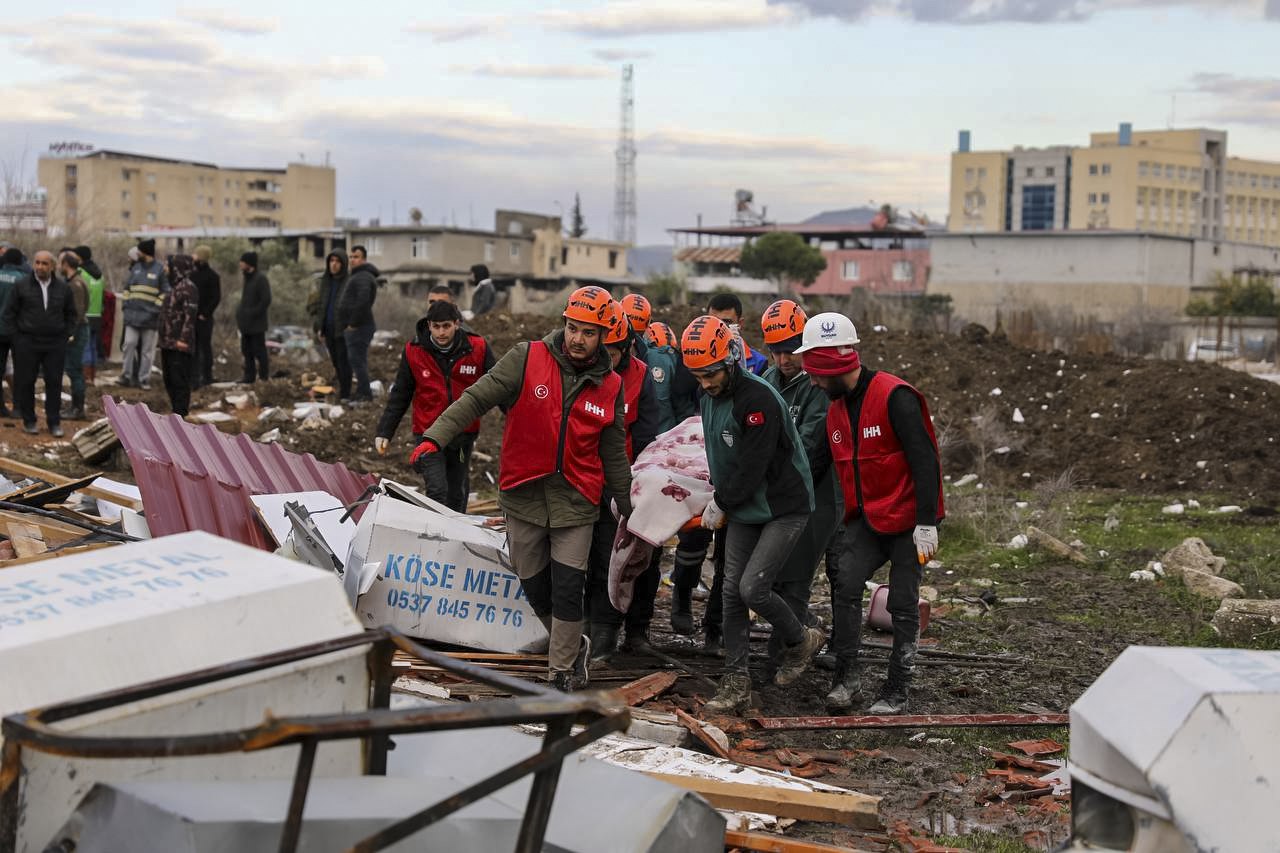 İHH 3 bin 83 kişilik ekibiyle deprem bölgesinde (5)