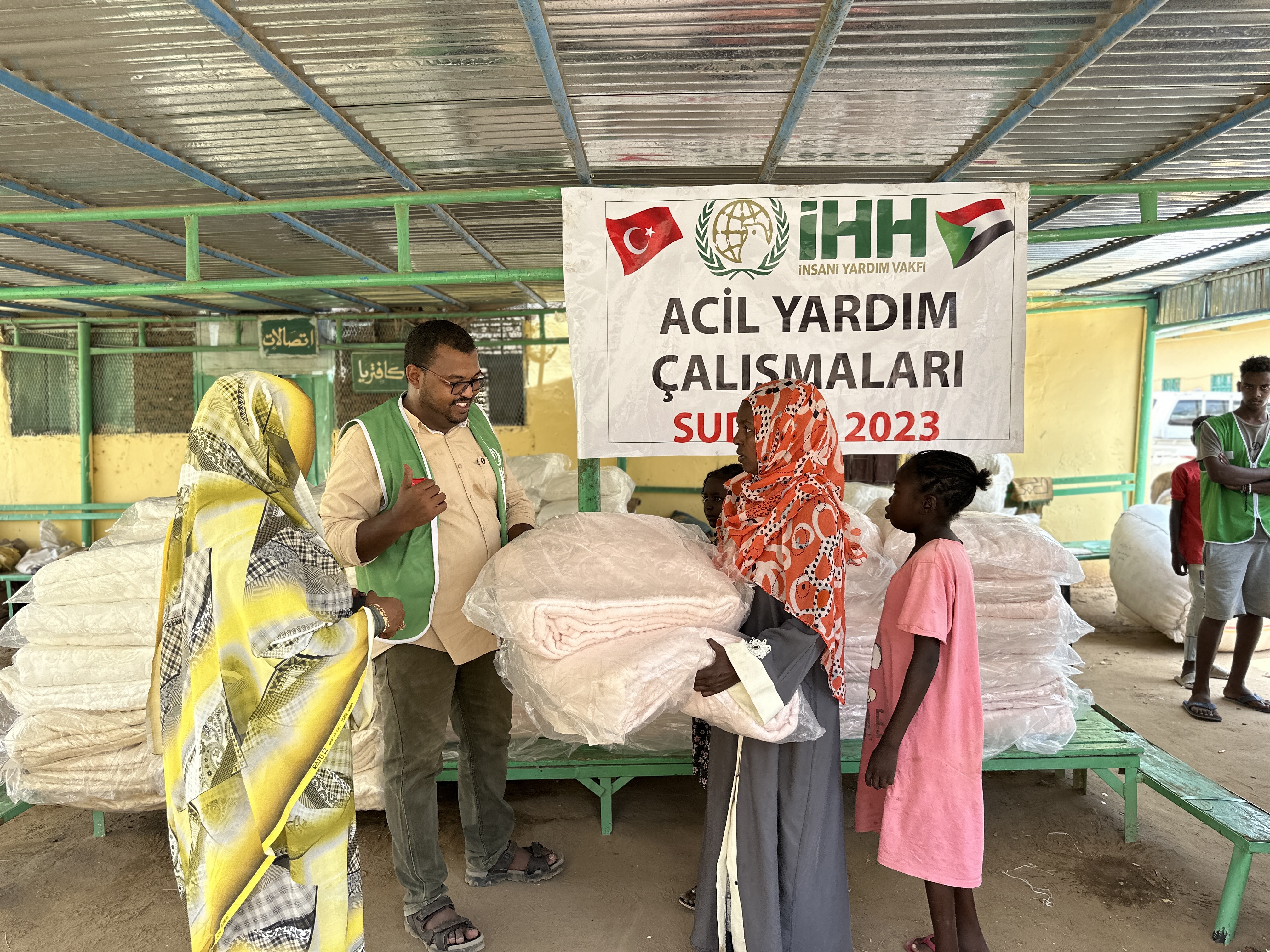 İHH Sudan'a gönderdiği yardımların dağıtımına devam ediyor (2)