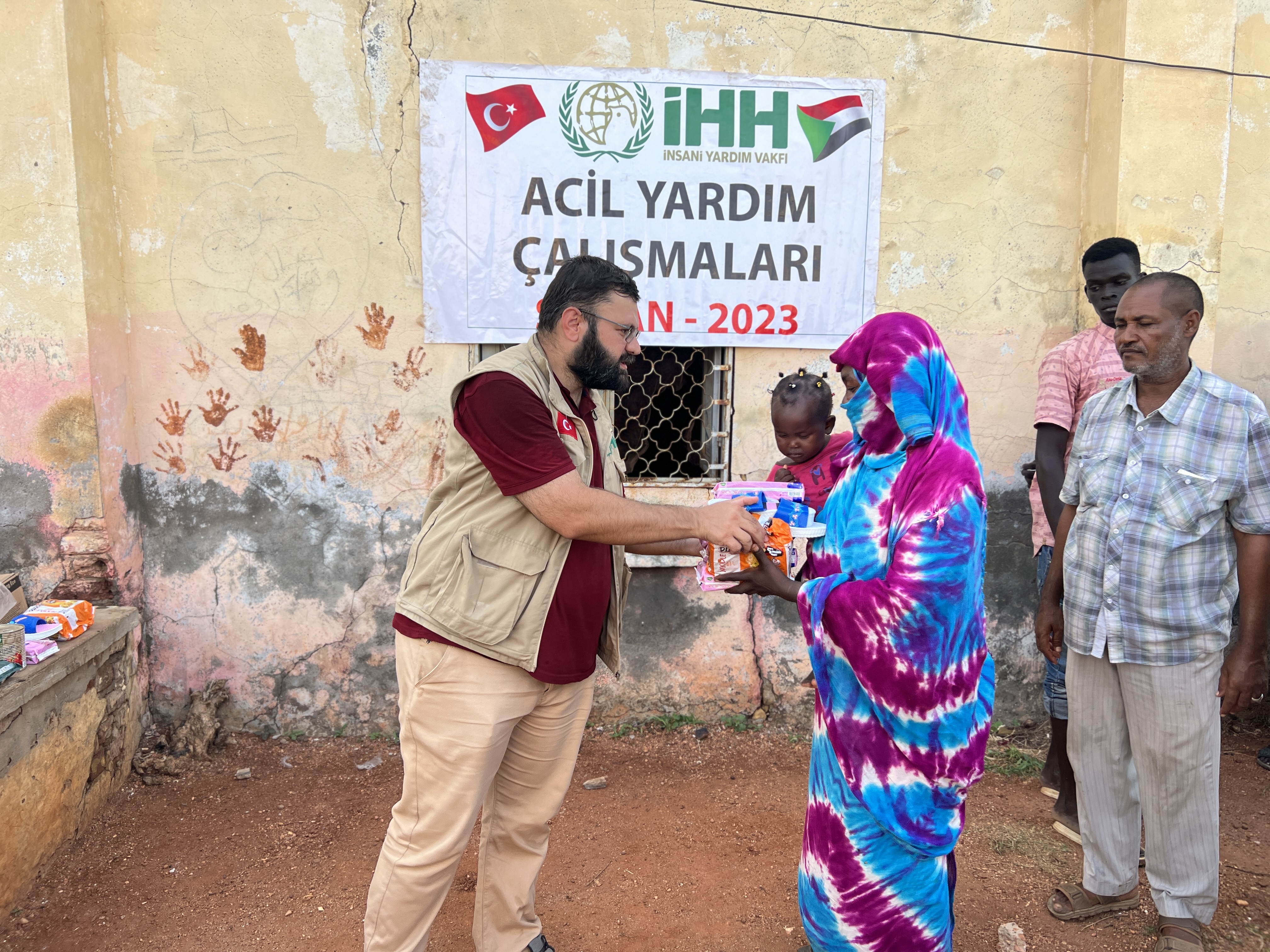 İHH Sudan'a gönderdiği yardımların dağıtımına devam ediyor (8)