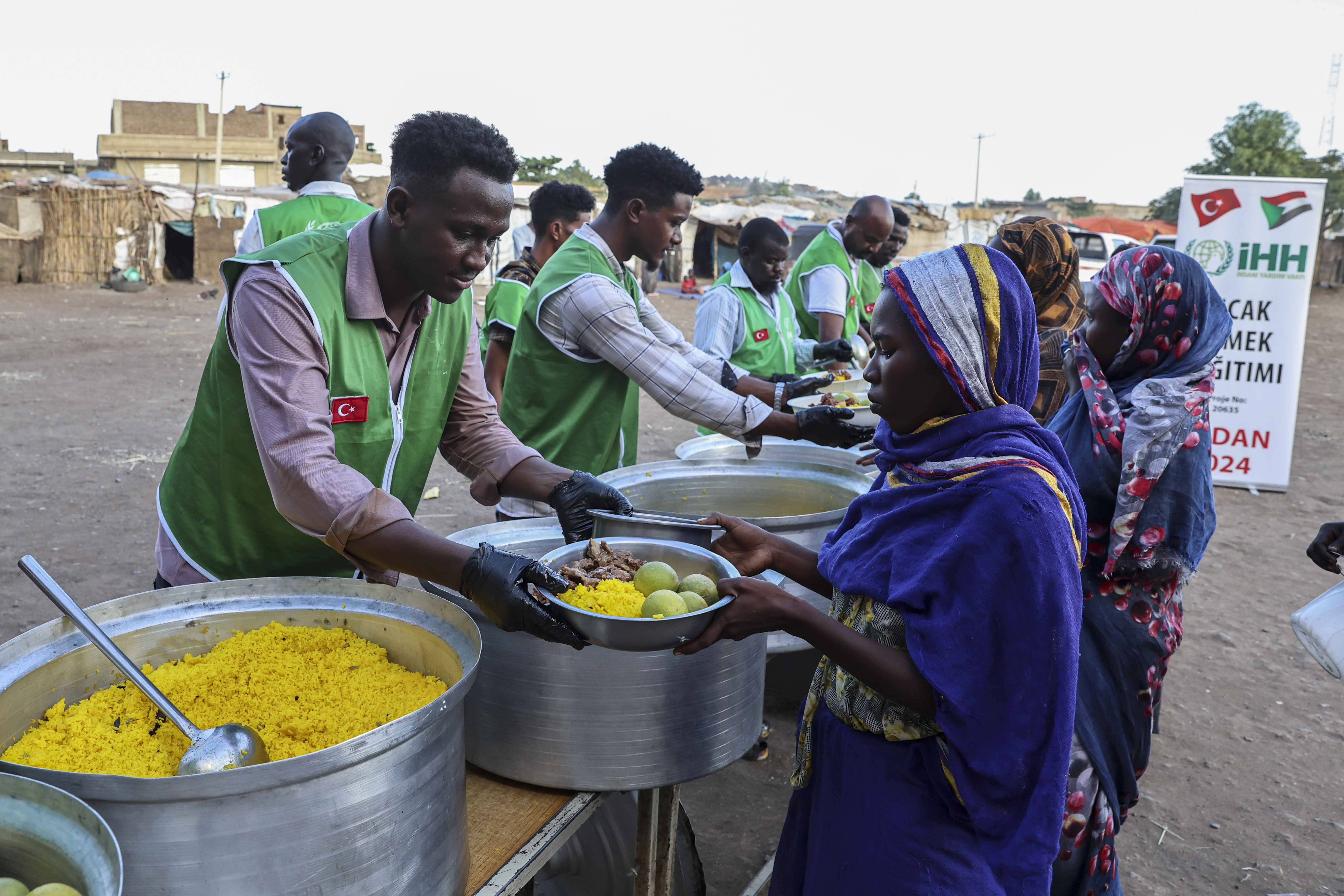 İHH, Sudan'a 161 konteyner yardım malzemesi ulaştırdı8