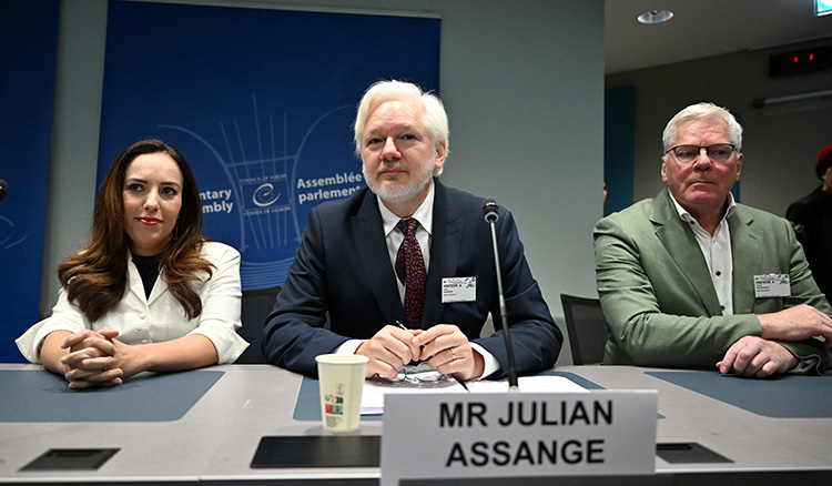 10_2024_01102024_assange2_