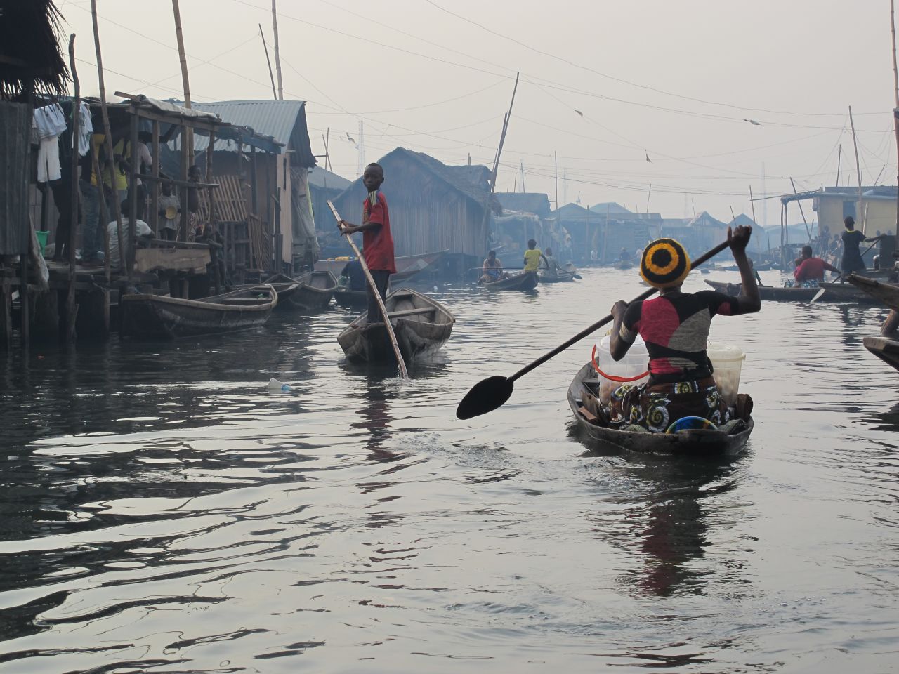 130328161308-makoko-nigeria-canoeing