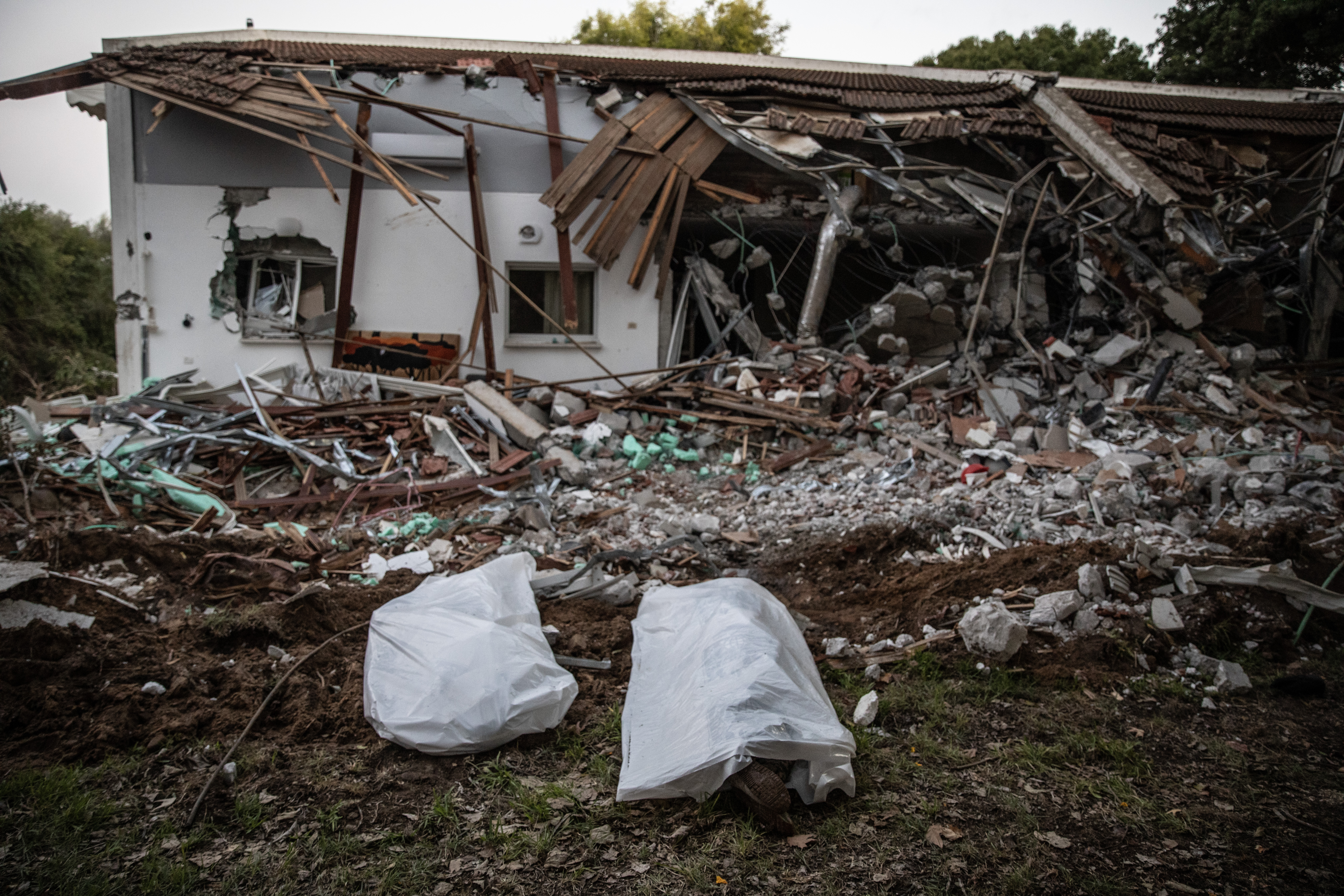 AA-20231011-32376760-32376745-FILISTINLI_GRUPLARIN_SIZMA_OPERASYONU_GERCEKLESTIRDIGI_YAHUDI_YERLESIM_BIRIMINDE_CATISMALARIN_IZLERI