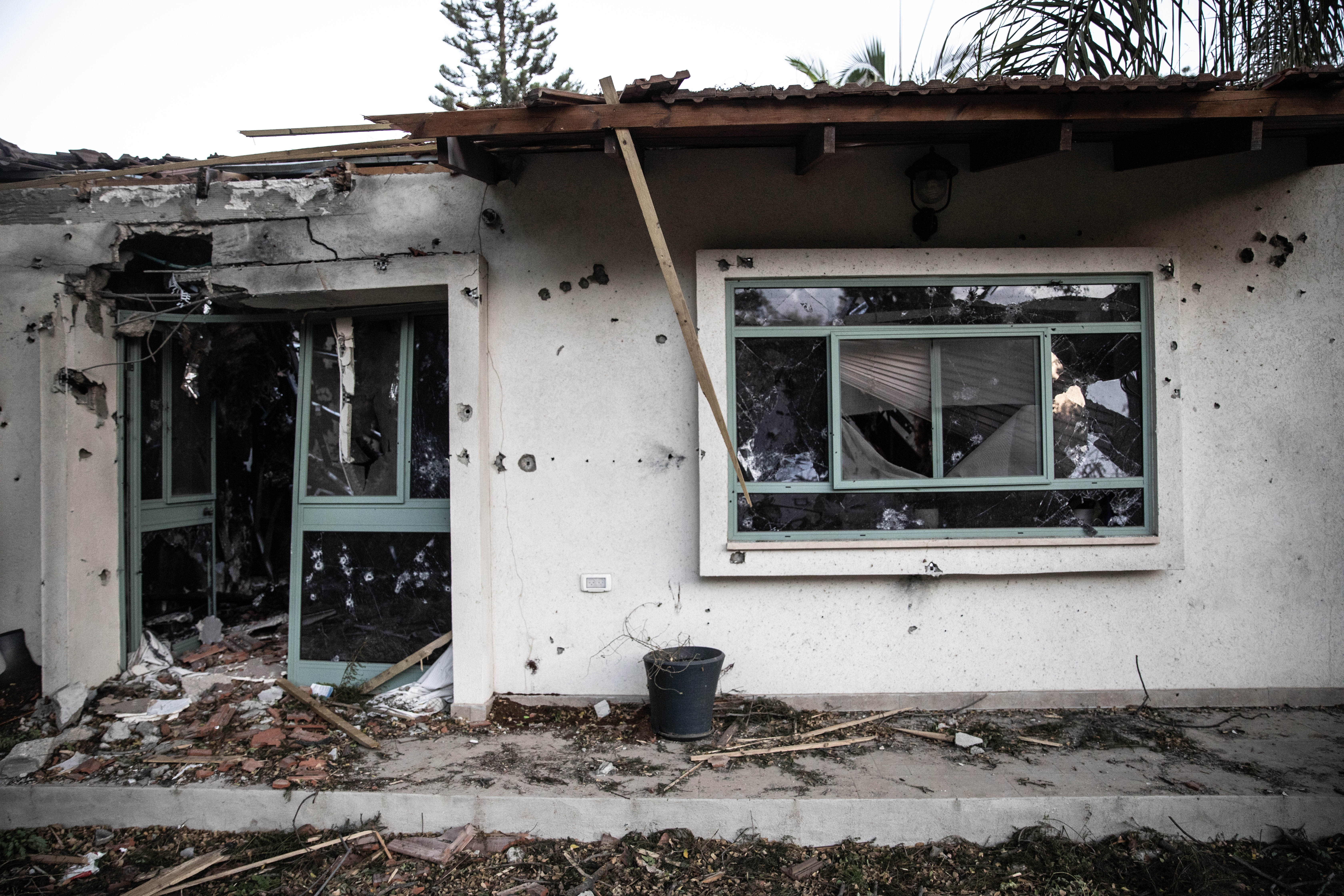 AA-20231011-32376760-32376752-FILISTINLI_GRUPLARIN_SIZMA_OPERASYONU_GERCEKLESTIRDIGI_YAHUDI_YERLESIM_BIRIMINDE_CATISMALARIN_IZLERI