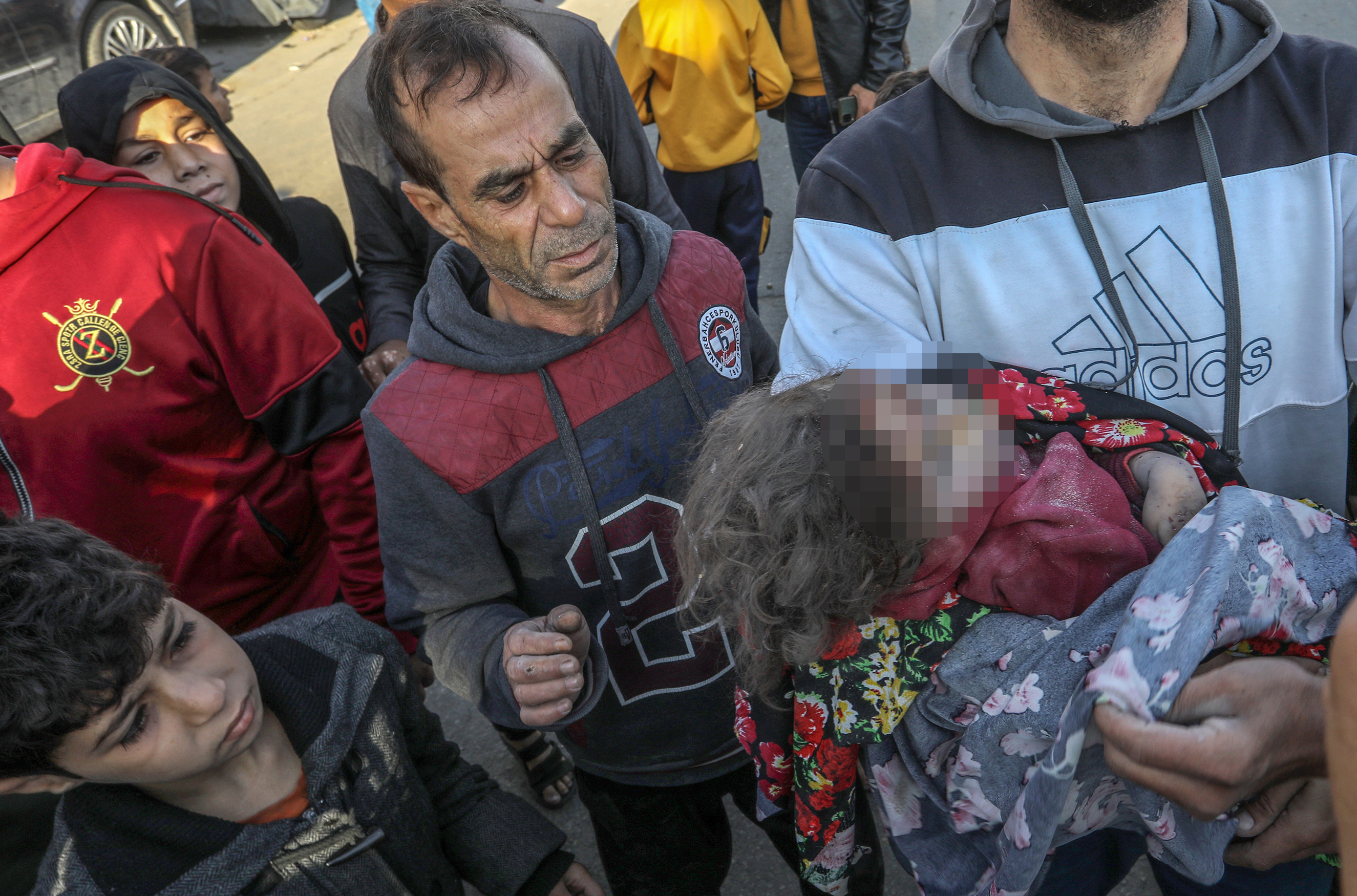 AA-20231207-33123535-33123517-ISRAIL_ORDUSUNUN_GAZZE_SERIDINE_GECE_BOYUNCA_DUZENLEDIGI_SALDIRILARDA_COK_SAYIDA_KISI_OLDU