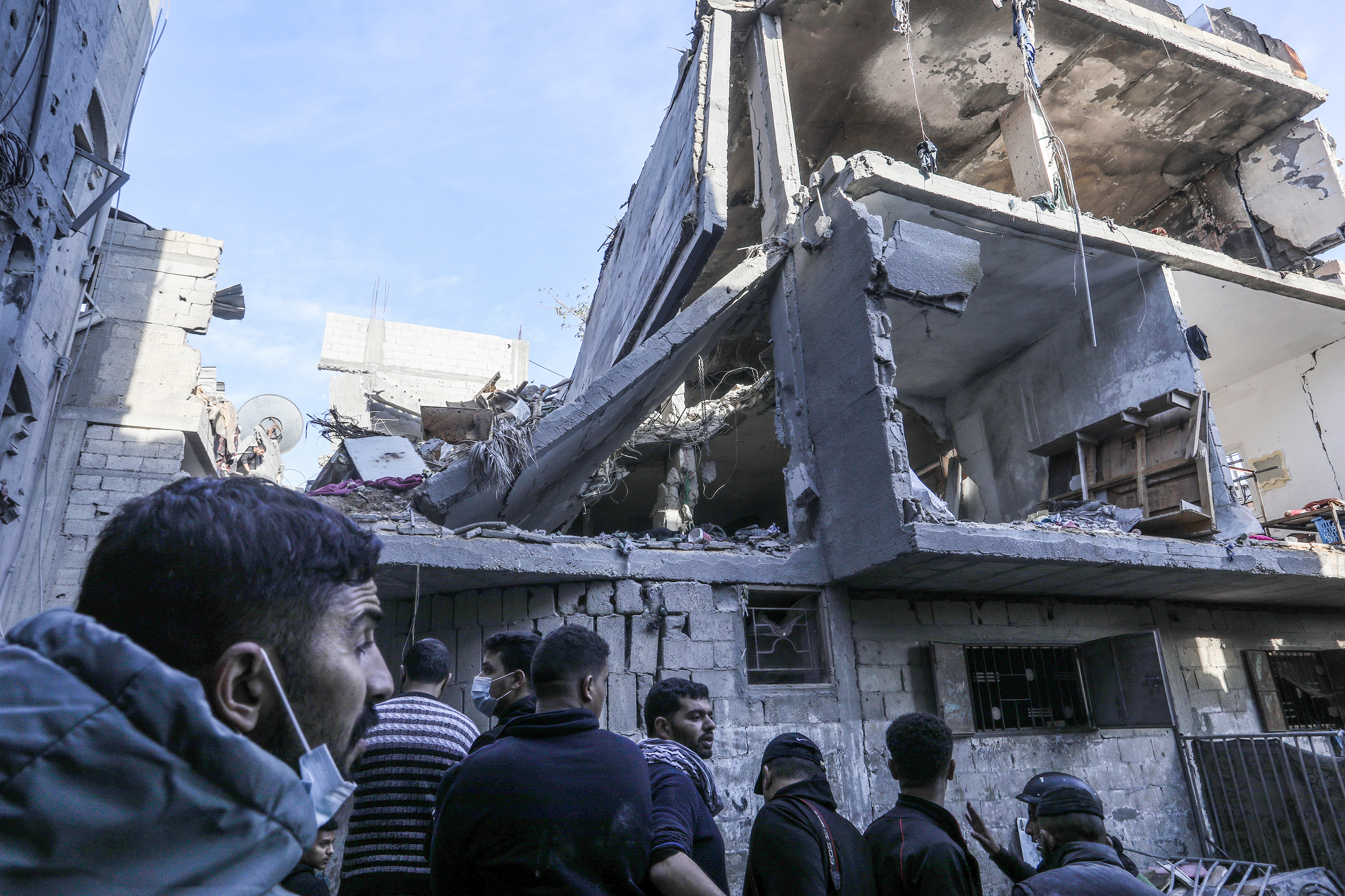 AA-20231207-33123535-33123520-ISRAIL_ORDUSUNUN_GAZZE_SERIDINE_GECE_BOYUNCA_DUZENLEDIGI_SALDIRILARDA_COK_SAYIDA_KISI_OLDU