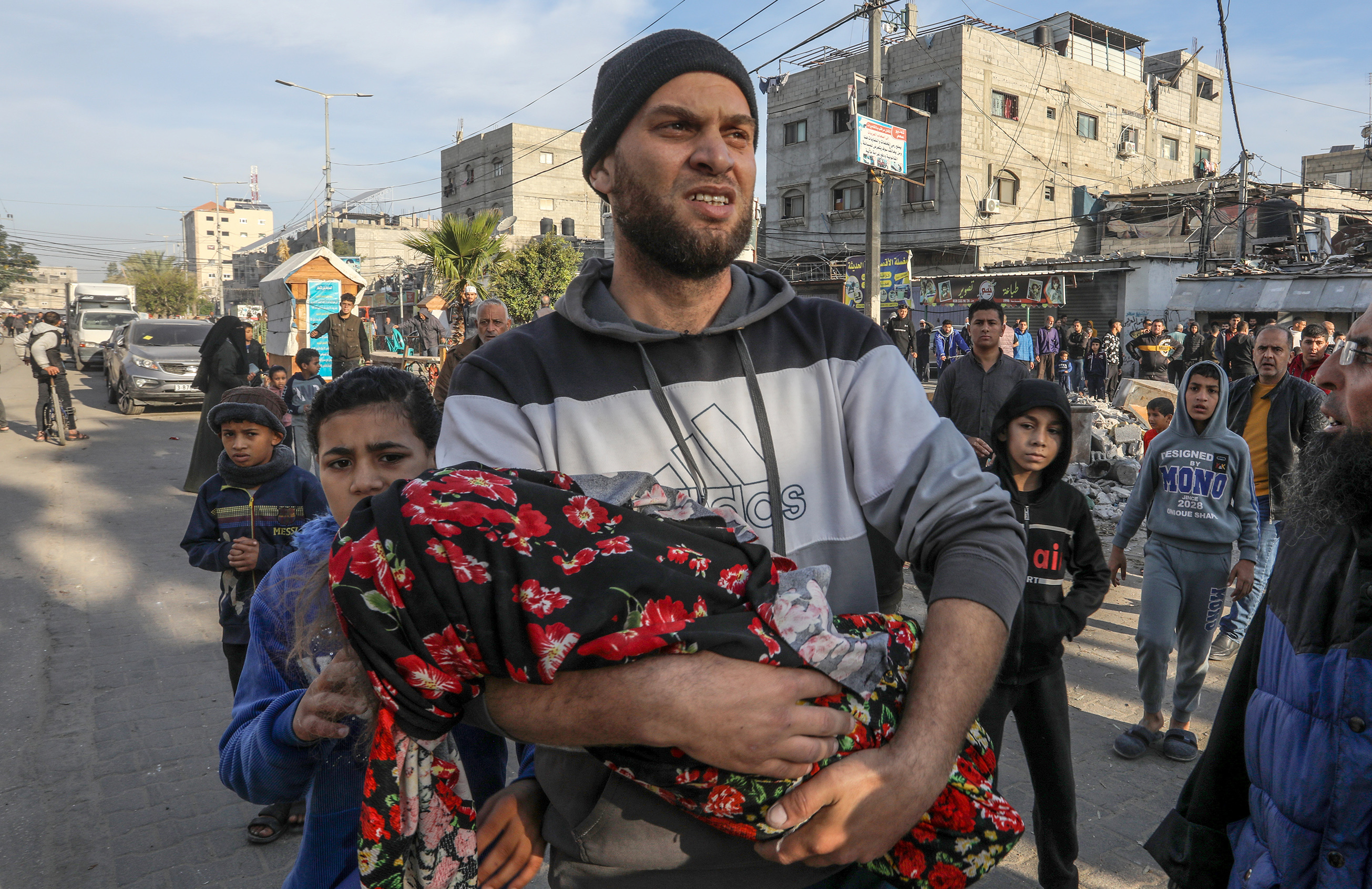 AA-20231207-33123535-33123523-ISRAIL_ORDUSUNUN_GAZZE_SERIDINE_GECE_BOYUNCA_DUZENLEDIGI_SALDIRILARDA_COK_SAYIDA_KISI_OLDU